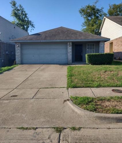 247 Cliff Heights Cir, Dallas, TX 75241-5330