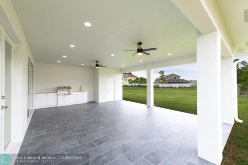2470 Webster Ln, Fort Pierce FL 34953-5751 exterior