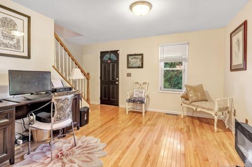 143 St, Seymour CT 06483-2910 exterior