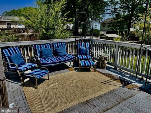 6933 Westhampton Dr, Alexandria VA 22307-1527 exterior