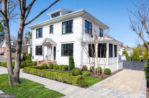 3017 Stephenson Pl, Washington, DC 20015-1527