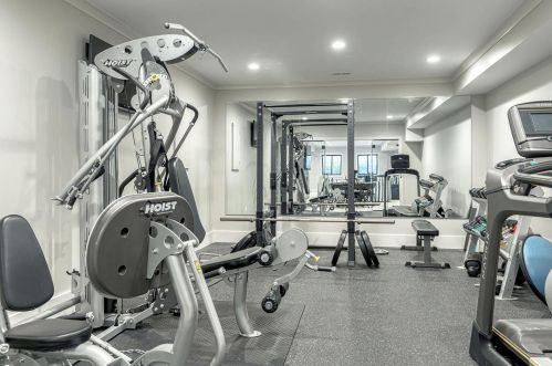 100 Ladue Meadows Ln, Saint Louis MO 63141-7503 exterior