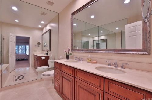 17 Caruso Pl, Armonk NY 10504-1366 exterior