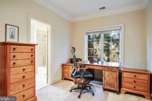 896 Alvermar Rdg Dr, Mc Lean VA 22102-1439 exterior