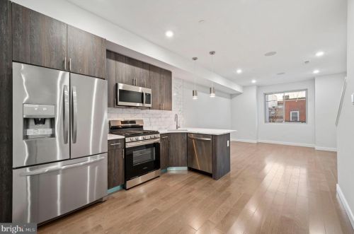 2140 8th St, Philadelphia, PA 19148-3128