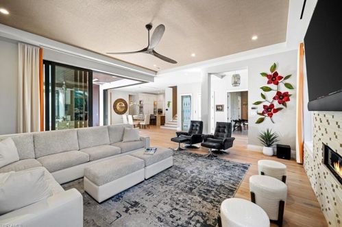 1230 Gulf Shore Blvd, Naples FL exterior