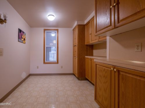 320 Elizabeth St, Sylvan Beach MI 49461-1311 exterior