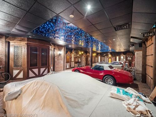 2009 Victoria Hl, Rochester MI exterior