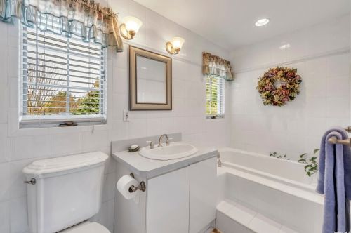 11 Maria Ct, Huntington Station NY 11746-2718 exterior