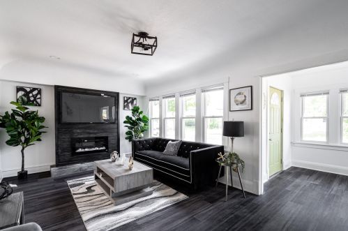 2862 51st St, Milwaukee, WI 53219-3320