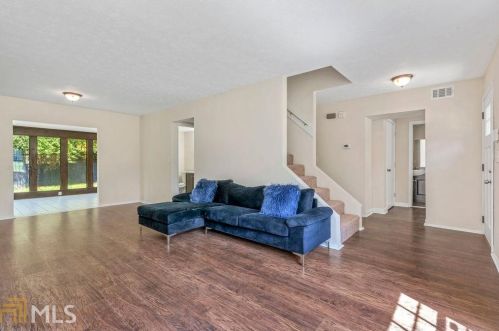 6276 Creekford Dr, Lithonia GA  30058-7913 exterior