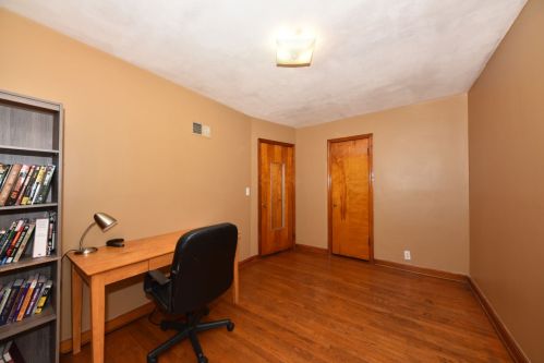 3386 Chase Ave, Milwaukee WI 53207-2639 exterior