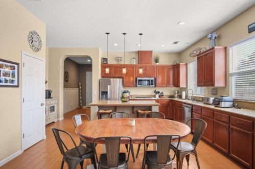 1072 La Paloma St, Turlock CA  95382-0485 exterior