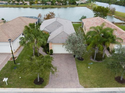 9956 Chadwick Dr, Fort Pierce FL 34987-2418 exterior
