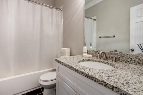 2884 Cravey Dr, Atlanta GA  30345-1420 exterior