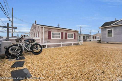 35 Plover Way, Lavallette NJ 08735-1518 exterior