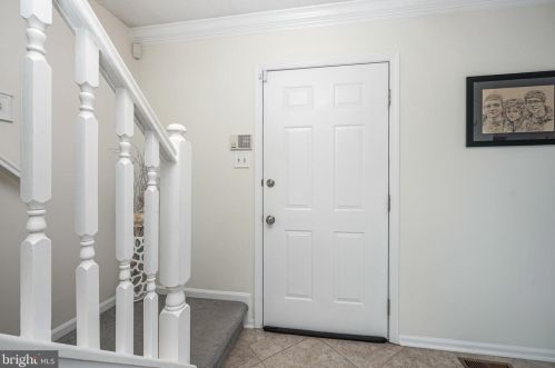 42 Hamilton Lk Dr, Trenton NJ 08619-3437 exterior