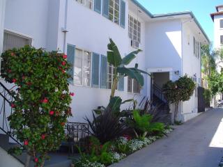 1812 Grace Ave, Los Angeles CA  90028-4912 exterior