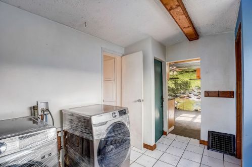 919 Land Pl, Milwaukee WI 53202-1536 exterior