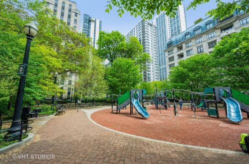 1300 Astor St, Chicago IL  60610-2139 exterior