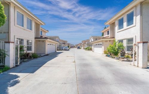 8536 Cedar St, Bellflower CA 90706-6515 exterior