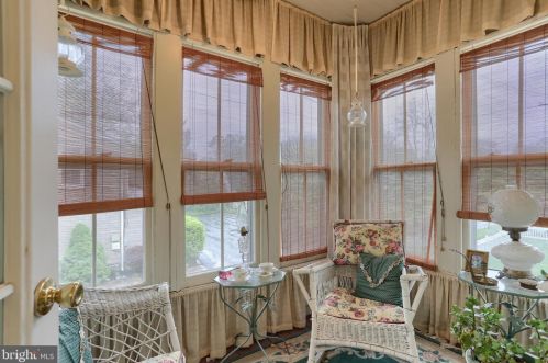 273 Main St, Hummelstown PA 17036-1721 exterior