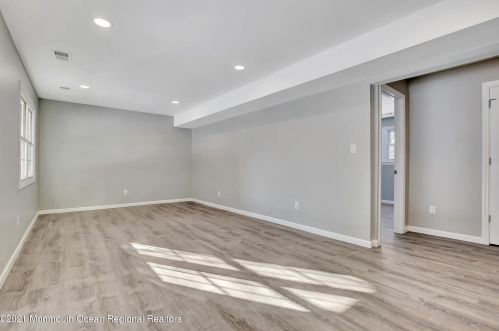 4 Hampton Dr, East Freehold NJ 07728-3148 exterior