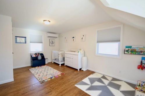 19 Livingston St, Huntington Station NY 11746-4026 exterior