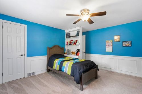 2351 Berkshire Dr, Pittsburgh PA  15241-2445 exterior