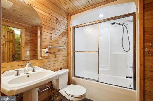 3432 Memorial St, Alexandria VA 22306-1548 exterior