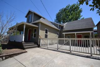 8558 Tyler Ave, Portland, OR 97203-3154