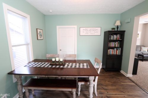 324 Lincoln Lk Ave, Lowell MI 49331-8540 exterior