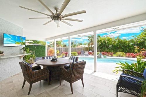 124 Willowick Dr, Naples FL 34110-1361 exterior