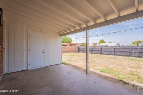 6520 Calle Herculo, Tucson AZ  85710-5620 exterior