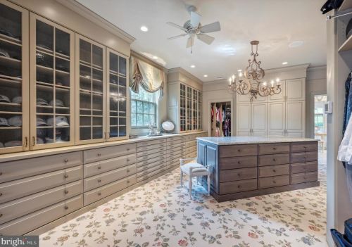 24 Lakewood Dr, Media PA 19063-1807 exterior