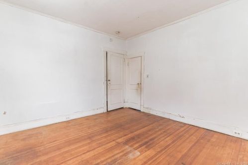 43 Elro St, Manchester CT 06040-4228 exterior