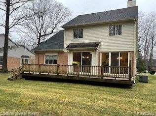 1178 Bluebird Dr, Rochester, MI 48307-4693