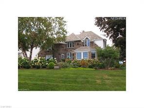 10201 Cliff Dr, Cleveland OH  44102-6113 exterior