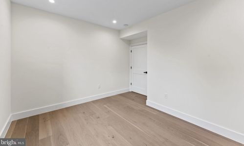 1327 Mayflower Dr, Mc Lean VA 22101-3405 exterior