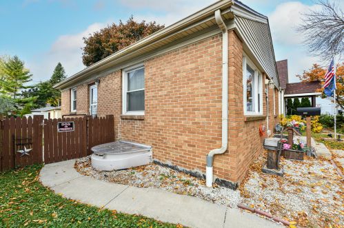 3379 Burrell St, Milwaukee WI 53207-2754 exterior