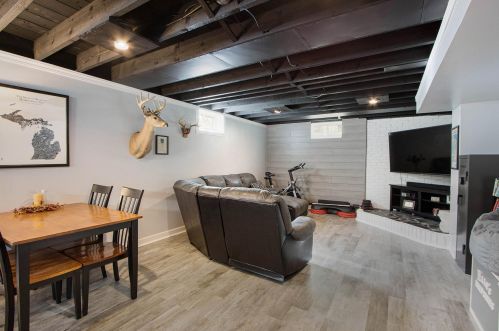 1432 Cherokee St, Kalamazoo MI 49006-2018 exterior