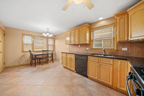 5838 59th St, Chicago IL 60629-3907 exterior