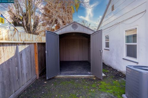 106 Doris Dr, Concord CA  94523-2915 exterior