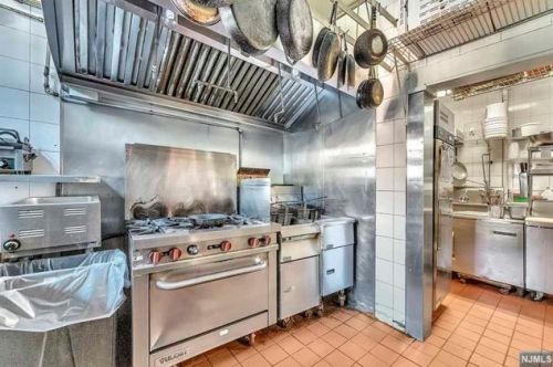 64 Chestnut St, Montclair NJ 07042-2945 exterior