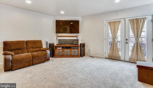 8209 Roxbury Dr, Alexandria VA 22309-3728 exterior