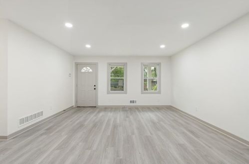 2014 Jones Rd, Atlanta GA  30318-5910 exterior