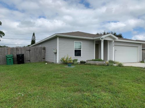 413 Dolores Ave, Fort Pierce FL  34983-1938 exterior