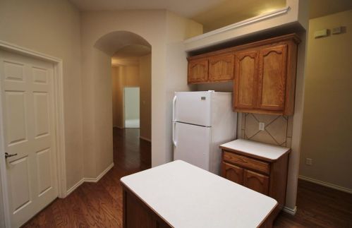 8611 Darrington Dr, Dallas TX  75249-2624 exterior