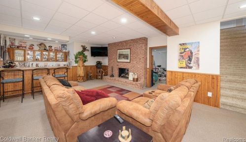 3849 Walnut Brk Dr, Rochester MI 48309-4016 exterior