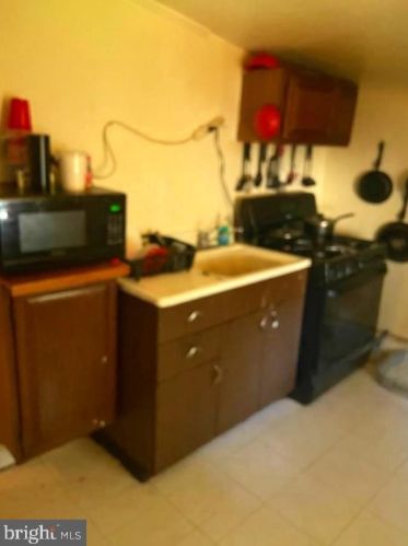 1320 Holland St, Chester PA 19022-1011 exterior